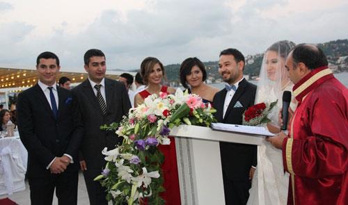 UŞAKLILAR İSTANBULDAKİ DÜĞÜNDE BULUŞTULAR
