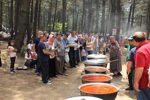 İSTANBULDAKİ KARAHALLILILARI BULUŞTURAN PİKNİK