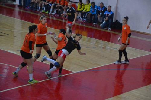 GENÇUSAK HENTBOL DEVREYİ LİDER BİTİRDİ