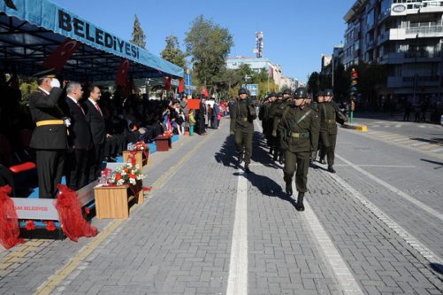 29 EKİM CUMHURİYET BAYRAMI UŞAK’TA COŞKUYLA KUTLANDI