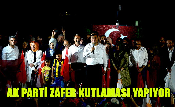 UŞAK'TA AK PARTİ'NİN ZAFER KUTLAMASI