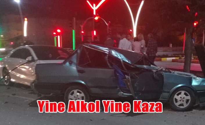 UŞAK'TA ALKOL VE AŞIRI HIZ KAZA GETİRDİ 3 YARALI