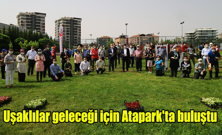 Çevre dostları Atapark'ta rengarenk izler bıraktı