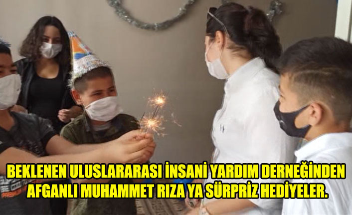 BEKLENEN ULUSLARARASI İNSANİ YARDIM DERNEĞİNDEN AFGANLI MUHAMMET RIZA YA SÜRPRİZ HEDİYELER
