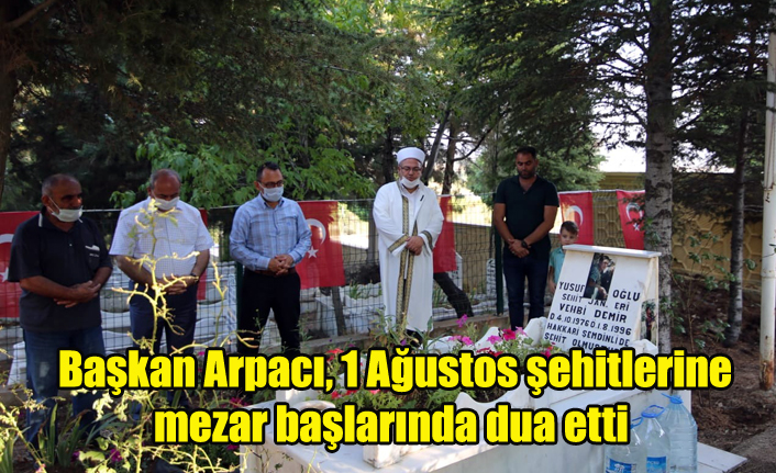 Başkan Arpacı, 1 Ağustos şehitlerine mezar başlarında dua etti