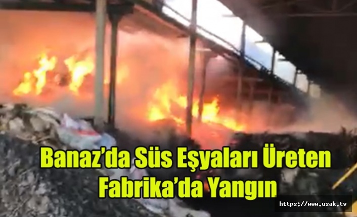 BANAZ'DA SÜS EŞYALARI ÜRETEN FABRİKA'DA YANGIN ÇIKTI