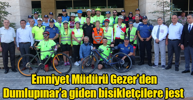Emniyet Müdürü Gezer’den Dumlupınar’a giden bisikletçilere jest