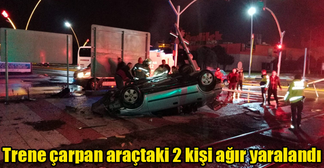 Trene çarpan araçtaki 2 kişi ağır yaralandı