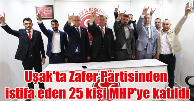 Uşak'ta Zafer Partisinden istifa eden 25 kişi MHP'ye katıldı