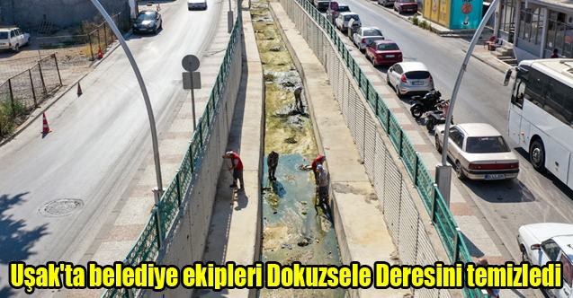 Uşak'ta belediye ekipleri Dokuzsele Deresini temizledi
