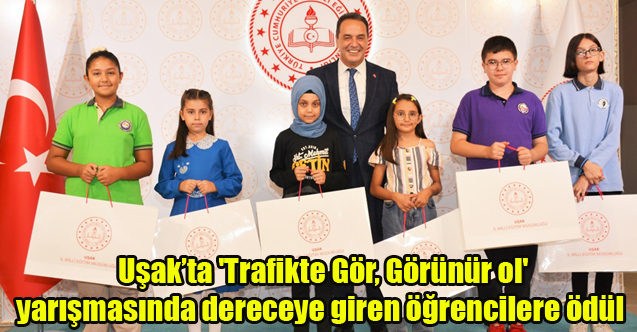 Uşak’ta 'Trafikte Gör, Görünür ol' yarışmasında dereceye giren öğrencilere ödül