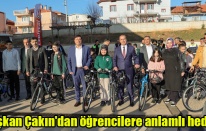 Başkan Çakın'dan öğrencilere anlamlı hediye