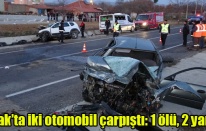Uşak’ta iki otomobil kafa kafaya çarpıştı: 1 ölü, 2 yaralı
