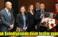 Uşak Belediyesinde devir teslim yapıldı