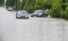 UŞAK´TA YAĞMUR HAYATI FELÇ ETTİ