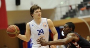 İstanbul Büyükşehir Belediyespor: 88 - Muratbey Uşak Sportif: 95