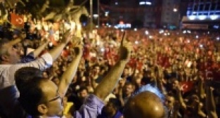 UŞAKLILAR DARBECİLERE KARŞI TEK YÜREK OLDU