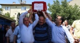 ŞEHİT POLİSİMİZİ SON YOLCULUĞUNA ON BİNLER UĞURLADI