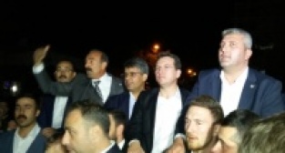 UŞAK AK PARTİ'DE SEVİNÇ ÇIĞLIKLARI