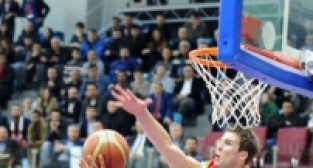 Muratbey Uşak Sportif: 79 - Pınar Karşıyaka: 72