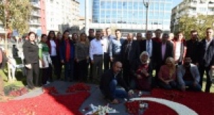 BELEDİYEDEN ATA’YA 50 BİN ÇİÇEKLİ ANMA