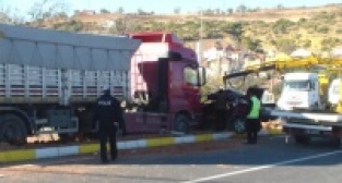 UŞAK'TA KAZA 2 AĞIR YARALI