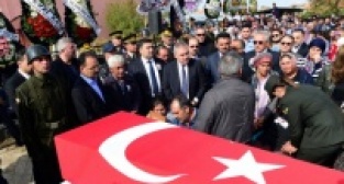 EŞME ŞEHİDİNİ UĞURLADI