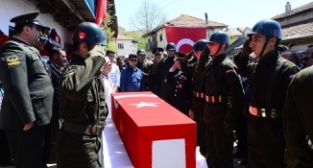ŞEHİT ASTSUBAY TOPRAĞA VERİLDİ