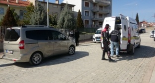 Camiden evine dönerken husumetlisi tarafından başından vuruldu