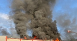 Uşak'ta Polat battaniye fabrikasında yangın 