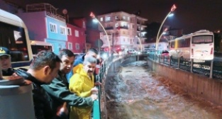 Uşak’ta çay taştı, kenti sel vurdu