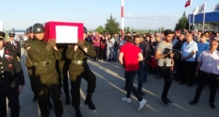 ŞEHİDİMİZİN NAAŞI UŞAK'A GETİRİLDİ