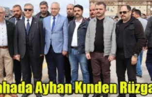 Sahada Ayhan Kınden Rüzgarı