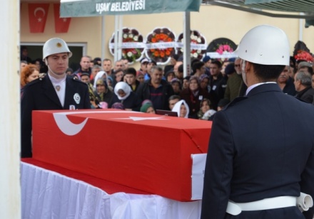 UŞAK ŞEHİT POLİS NAZIM TUNCER'İ SON YOLCULUĞUNA UĞURLADI