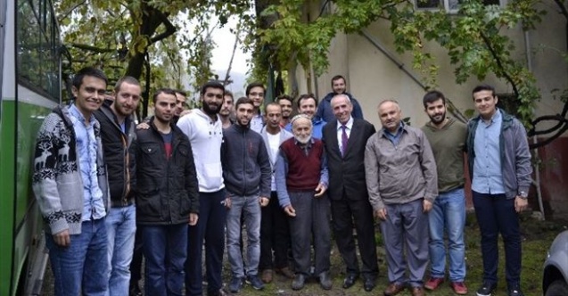 81 Yaşındaki Bekir Dedeye Öğrencilerden Yardım