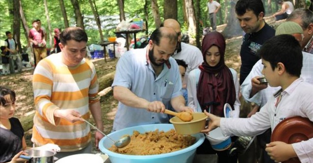 İSTANBULDAKİ KARBASANLILARI BULUŞTURAN PİKNİK