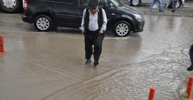 Silopide Sağanak Yağış Hayatı Felç Etti