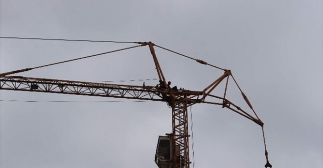 Kocaeli Stadında Paralarını Alamadıklarını İddia Eden 2 İşçi Kule Vince Çıktı