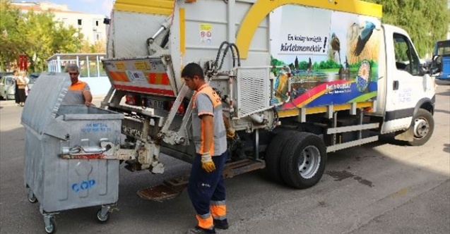 Gölbaşında Konteynırlar Temizleniyor