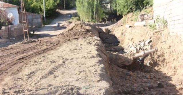 Özalpta Sel Sularını Karşı İstinat Duvarı Yapılıyor