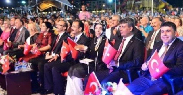 Uşak`ta Kurtuluş Etkinlikleri Akşam Sefası ile Devam Etti