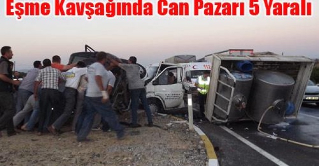 EŞME KAVŞAĞINDA KAZA: 2 AĞIR YARALI