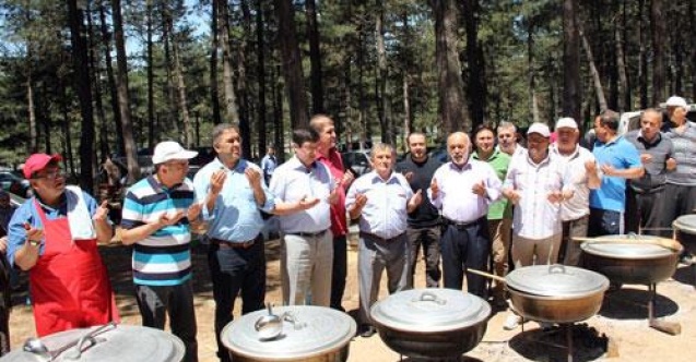 KARAHALLILILAR KEŞKEK PİKNİĞİNDE BULUŞTU
