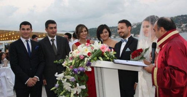 UŞAKLILAR İSTANBULDAKİ DÜĞÜNDE BULUŞTULAR