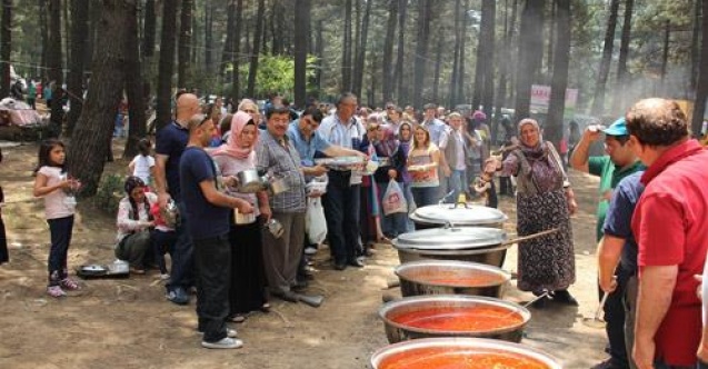 İSTANBULDAKİ KARAHALLILILARI BULUŞTURAN PİKNİK