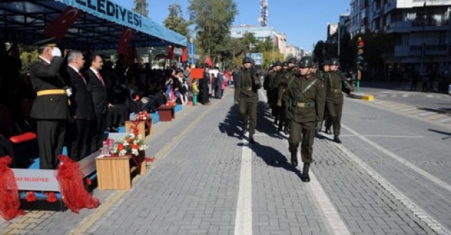 29 EKİM CUMHURİYET BAYRAMI UŞAKTA COŞKUYLA KUTLANDI