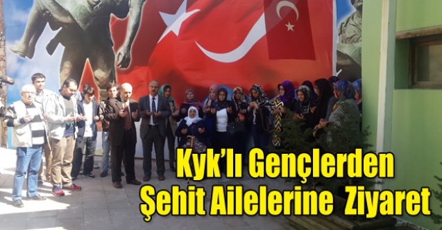 KYK#039;LI GENÇLERDEN ŞEHİT AİLELERİNE ZİYARET