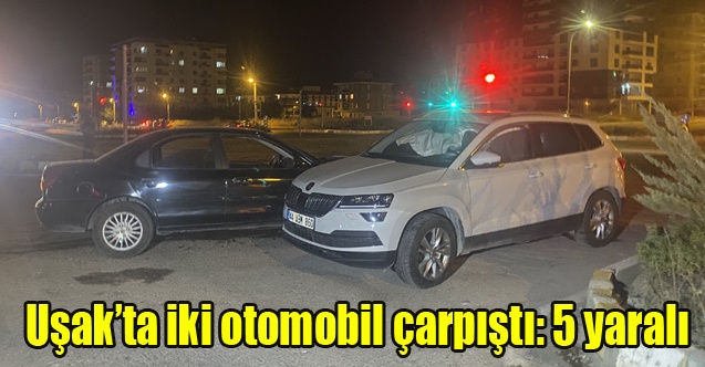 Uşakta iki otomobil kavşakta çarpıştı: 5 yaralı