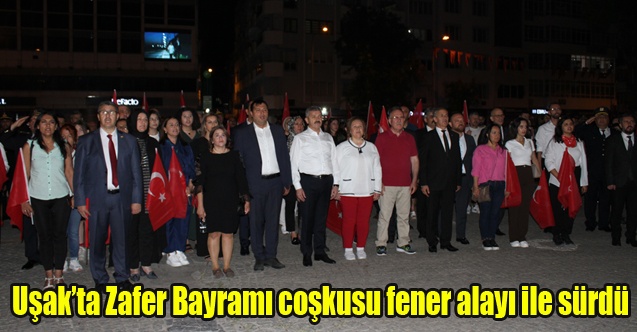 Uşakta Zafer Bayramı coşkusu fener alayı ile sürdü