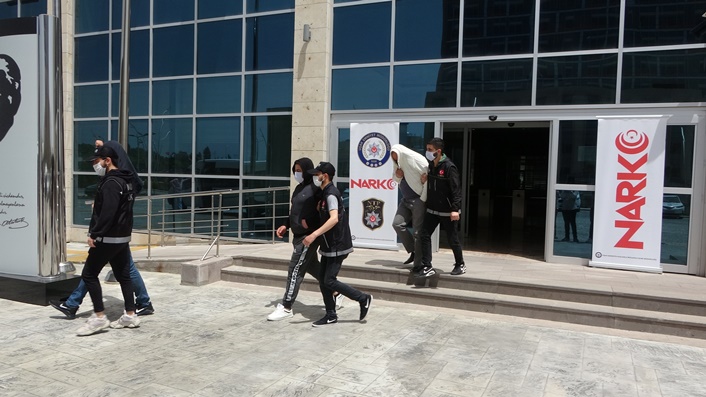 Usak Ta 28 Polisin Katilimiyla Narkotik Operasyonu 2 Tutuklama Haberi